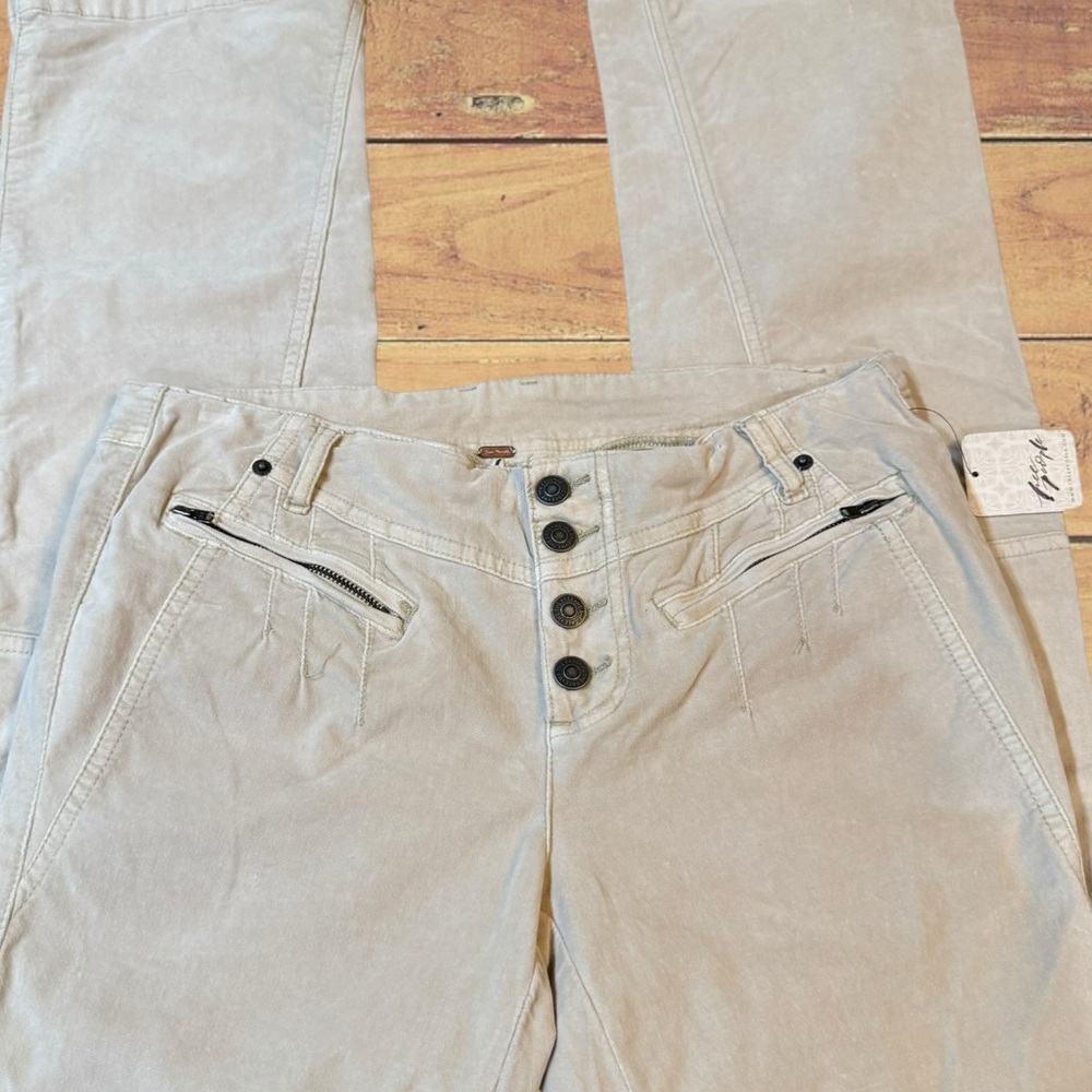 Free People Women’s  "Hit Back" Low Rise Bootcut Flare Velvet Pants Size 6 NWT - Picture 9 of 16